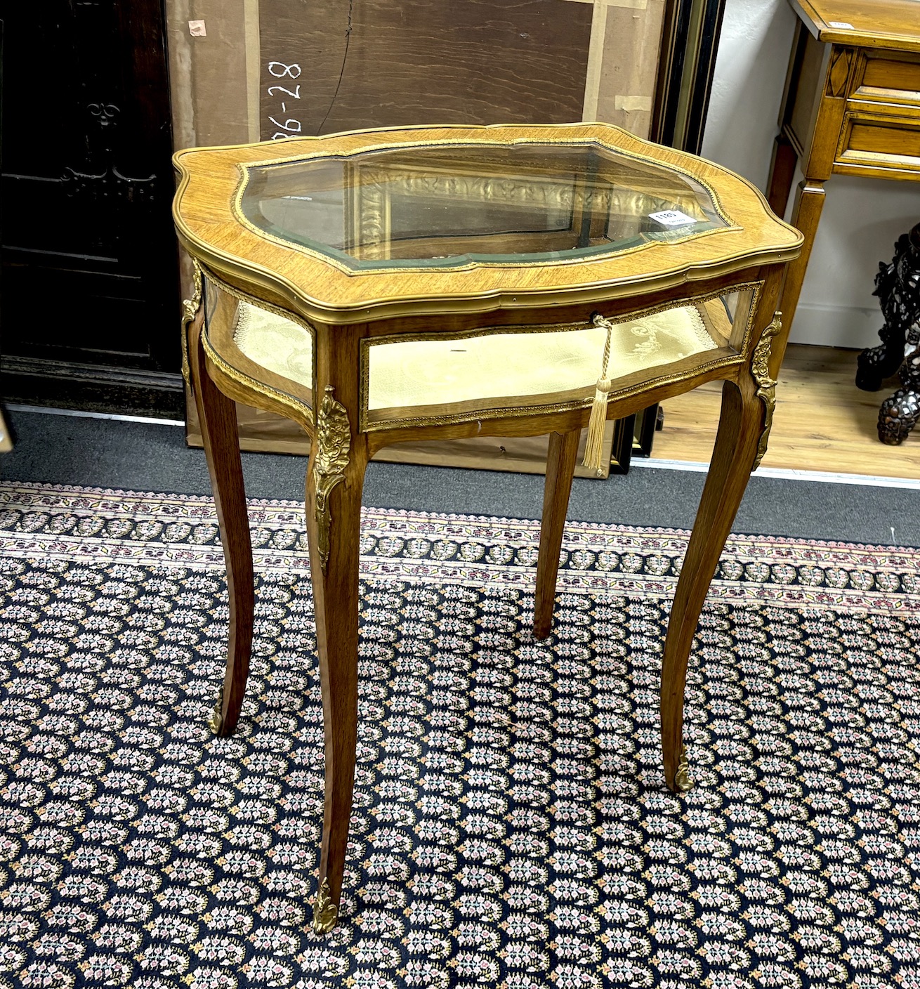 A Louis XVI style kingwood display table, width 64cm, depth 45cm, height 80cm